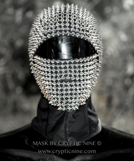Schwarzer Bomber - Schwarze Spike-Maske