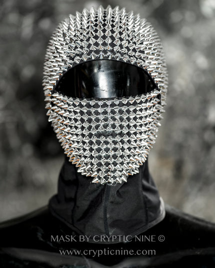 Schwarzer Bomber - Schwarze Spike-Maske