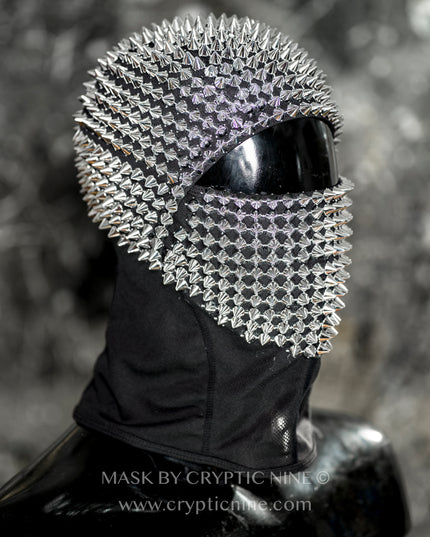 Schwarzer Bomber - Schwarze Spike-Maske