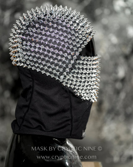 Schwarzer Bomber - Schwarze Spike-Maske