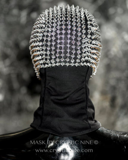 Schwarzer Bomber - Schwarze Spike-Maske