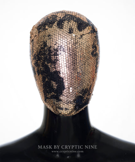 Schwarze Shadow Maze Spitzenmaske, handgefertigtes quadratisches Schmuckmuster aus Metall