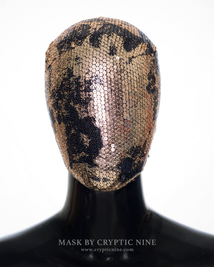 Schwarze Shadow Maze Spitzenmaske, handgefertigtes quadratisches Schmuckmuster aus Metall