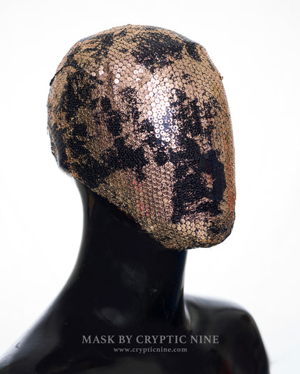 Schwarze Shadow Maze Spitzenmaske, handgefertigtes quadratisches Schmuckmuster aus Metall